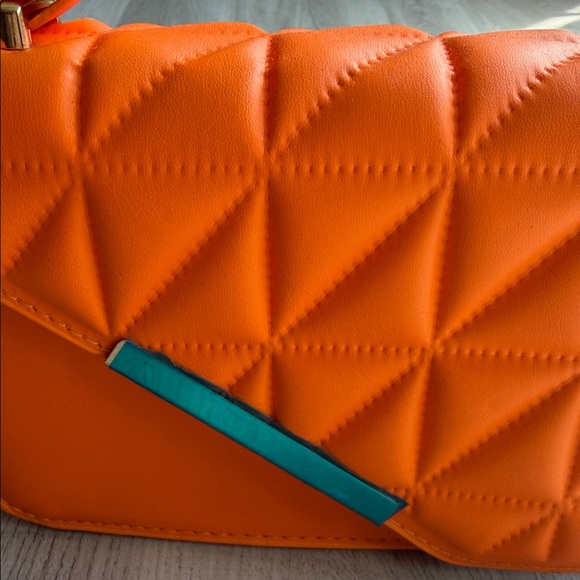 Bolsa tipo clutch / shoulder bag acolchada color naranja vibrante - Picture 3 of 7